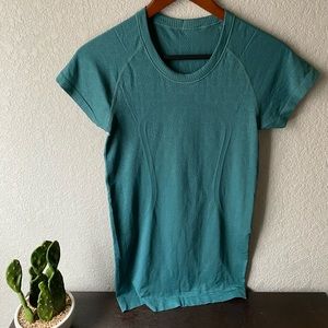 Lululemon green top size 6